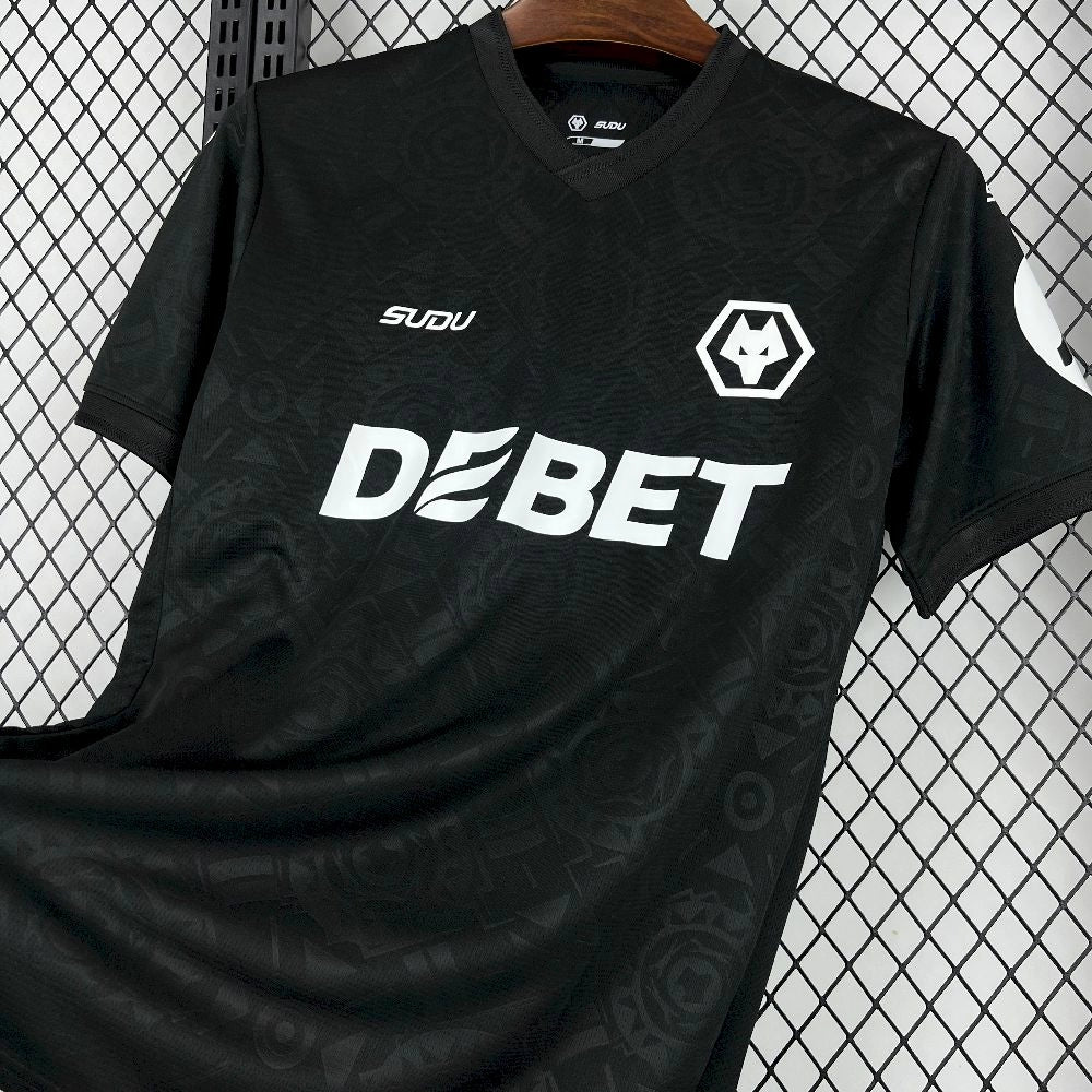 2025/26 Wolverhampton Wanderers Goalkeeper Black Jersey92025-08-30