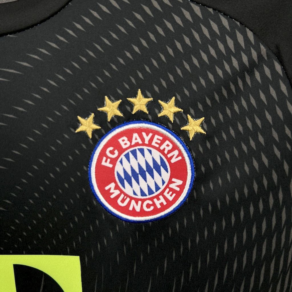 Bayern Munich 2025/26 Blackn Goalkeeper Kids Kit11
