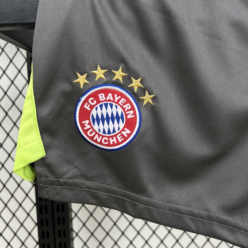 Bayern Munich 2025/26 Blackn Goalkeeper Kids Kit11
