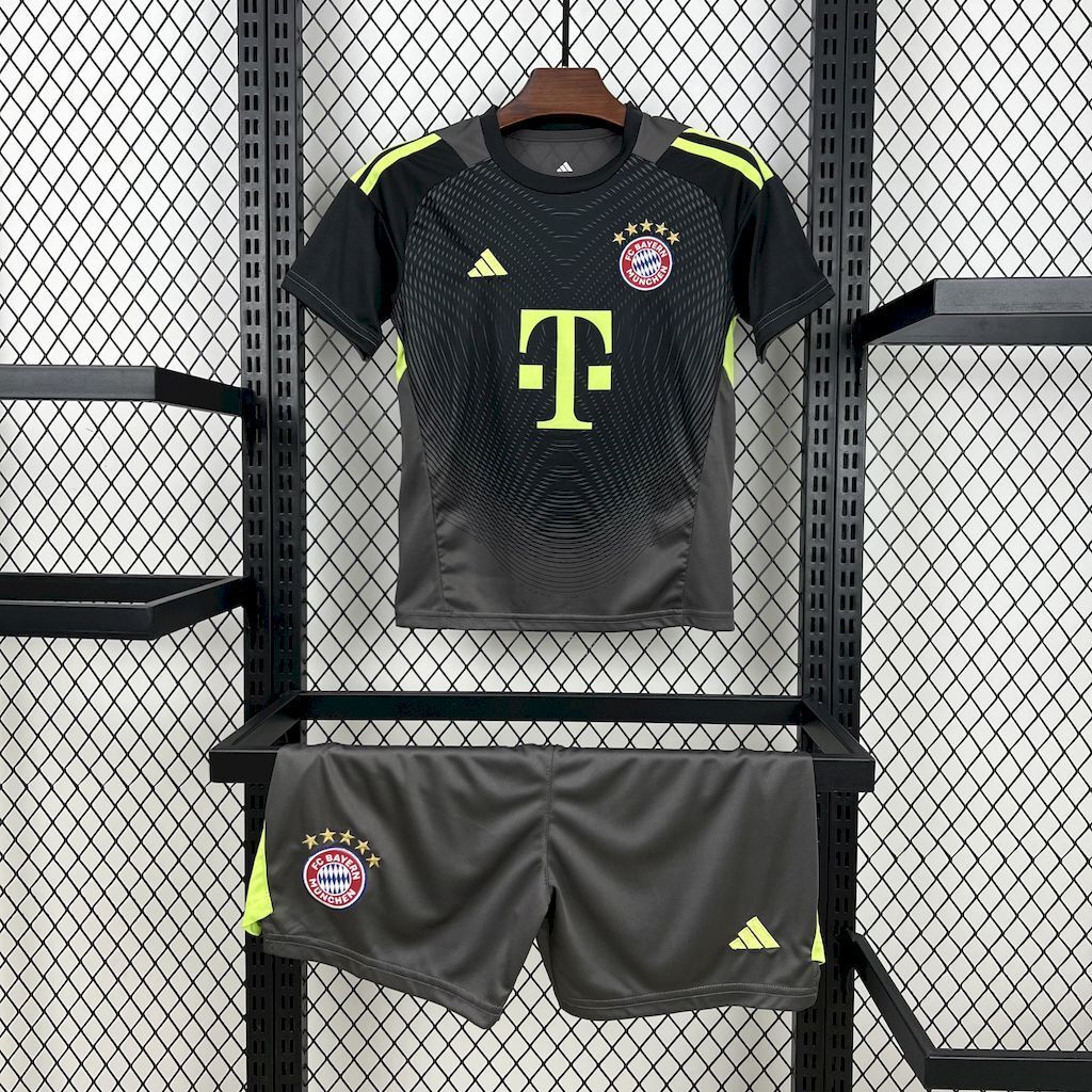 Bayern Munich 2025/26 Blackn Goalkeeper Kids Kit11