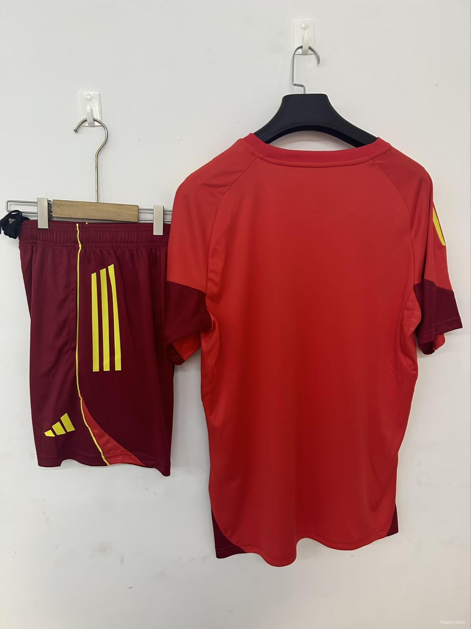 5/26 Nottingham Forest Pre-Match Training Jersey Red+ Shorts22025-09-26