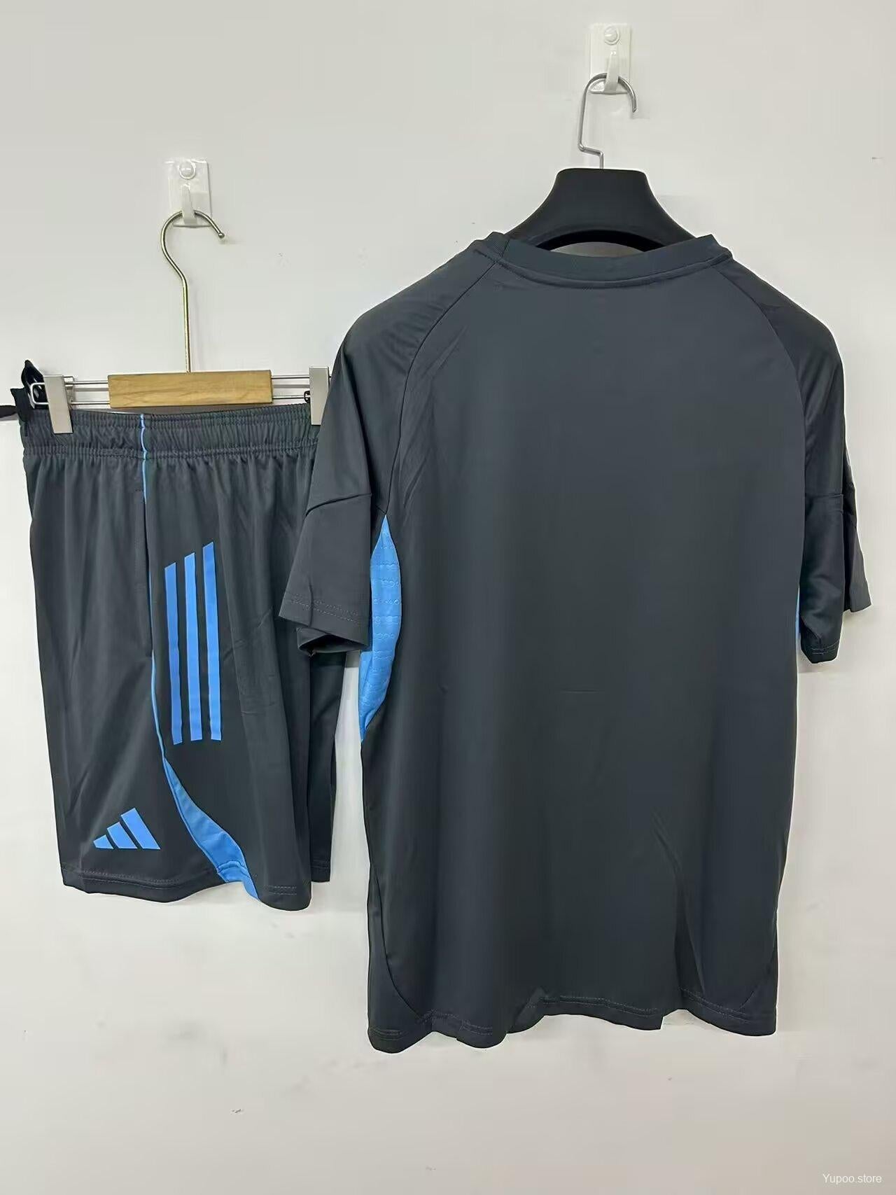 25/26 Newcastle United Pre-Match Training Jersey Grey+ Shorts22025-09-26
