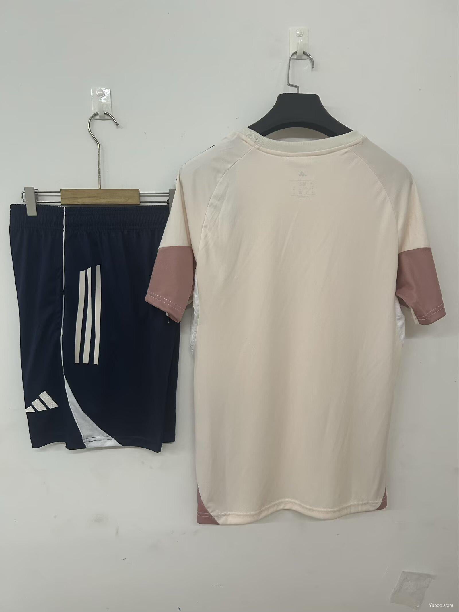 25/26 Aston Villa Pre-Match Jersey khaki+ Shorts22025-09-26