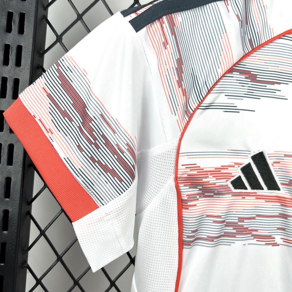 Bayern Munich 2025/26 Away Kids Kit9