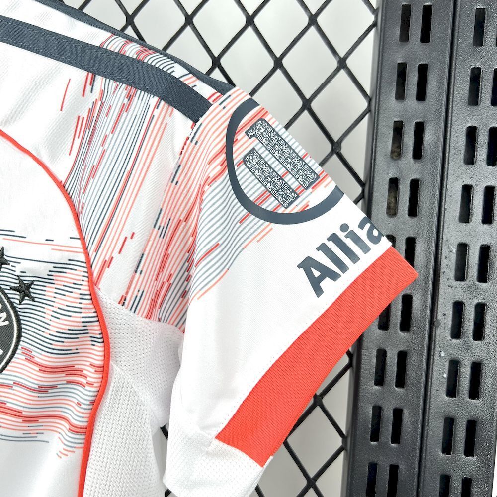 Bayern Munich 2025/26 Away Kids Kit9