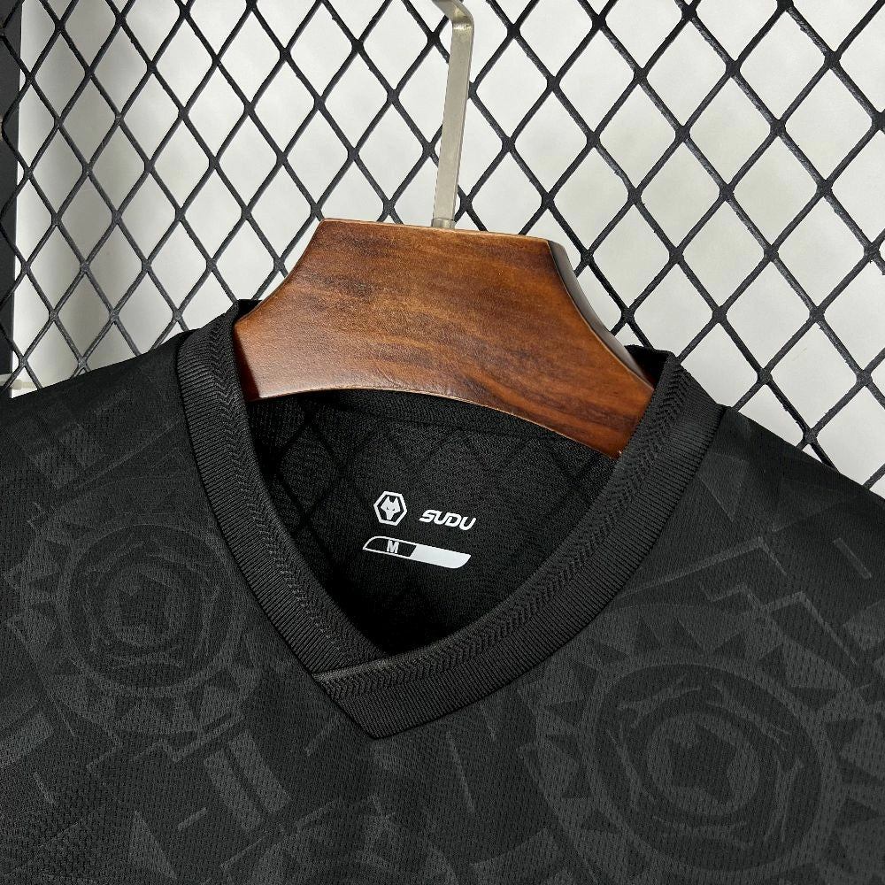 2025/26 Wolverhampton Wanderers Goalkeeper Black Jersey92025-08-30