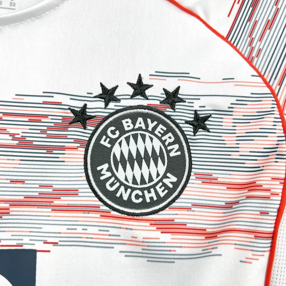 Bayern Munich 2025/26 Away Kids Kit9