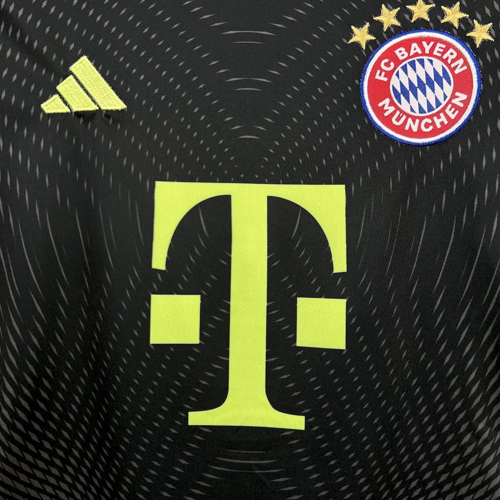 Bayern Munich 2025/26 Blackn Goalkeeper Kids Kit11