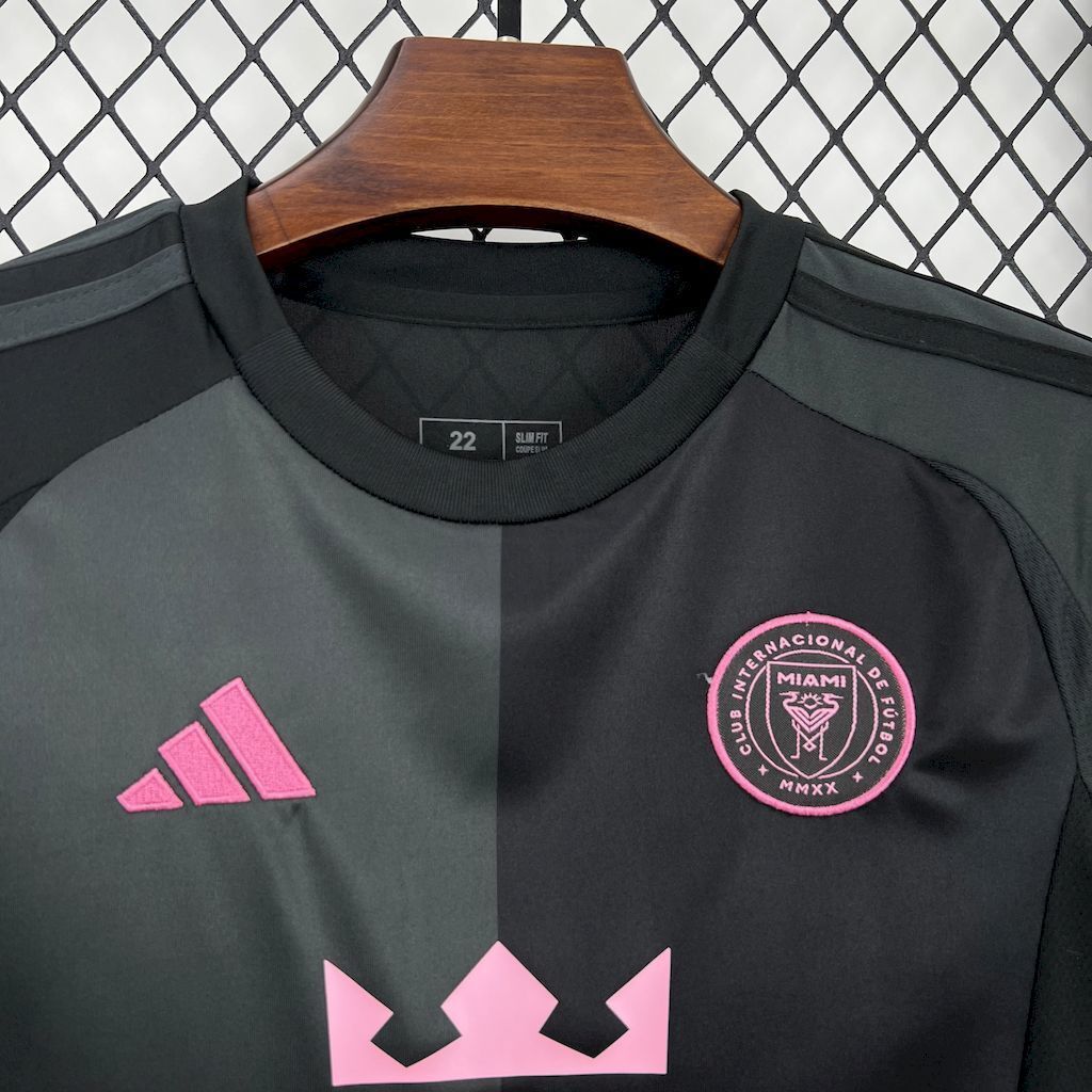 Inter Miami 2025/26 Away Kids Kit5